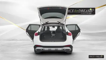 L'arrière dégagé du Mercedes GLC révèle une surface de couchage impressionnante pour vos escapades en plein air.