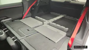 Le matelas de voiture douillet de couleur Magic Rosé représente le complément de luxe parfait pour le modèle Smart #5.