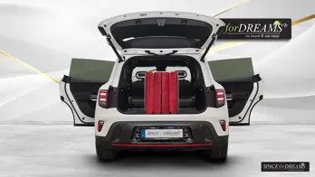 Le matelas de voyage SPACEBED® de couleur Magic Rosé, une fois déplié, offre un confort de sommeil maximal lors de vos trajets.