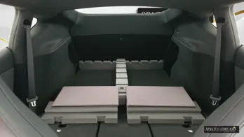 Regarder vers l'arrière depuis les sièges avant présente une base parfaitement plate, prête pour le lit en mousse premium qui fait vite oublier les chambres à air froides et fragiles.