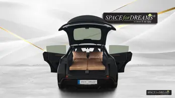 La version beige de notre matelas pliable Exclusive remplit élégamment l'espace et garantit une nuit absolument paisible sans courants d'air glacés venant d'en bas, grâce à la mousse à mémoire de forme viscoélastique.