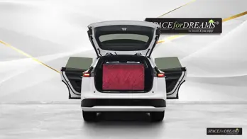 Le luxueux matelas SUV de couleur Magic Rosé voyage discrètement dans son superbe sac sur mesure de même design.